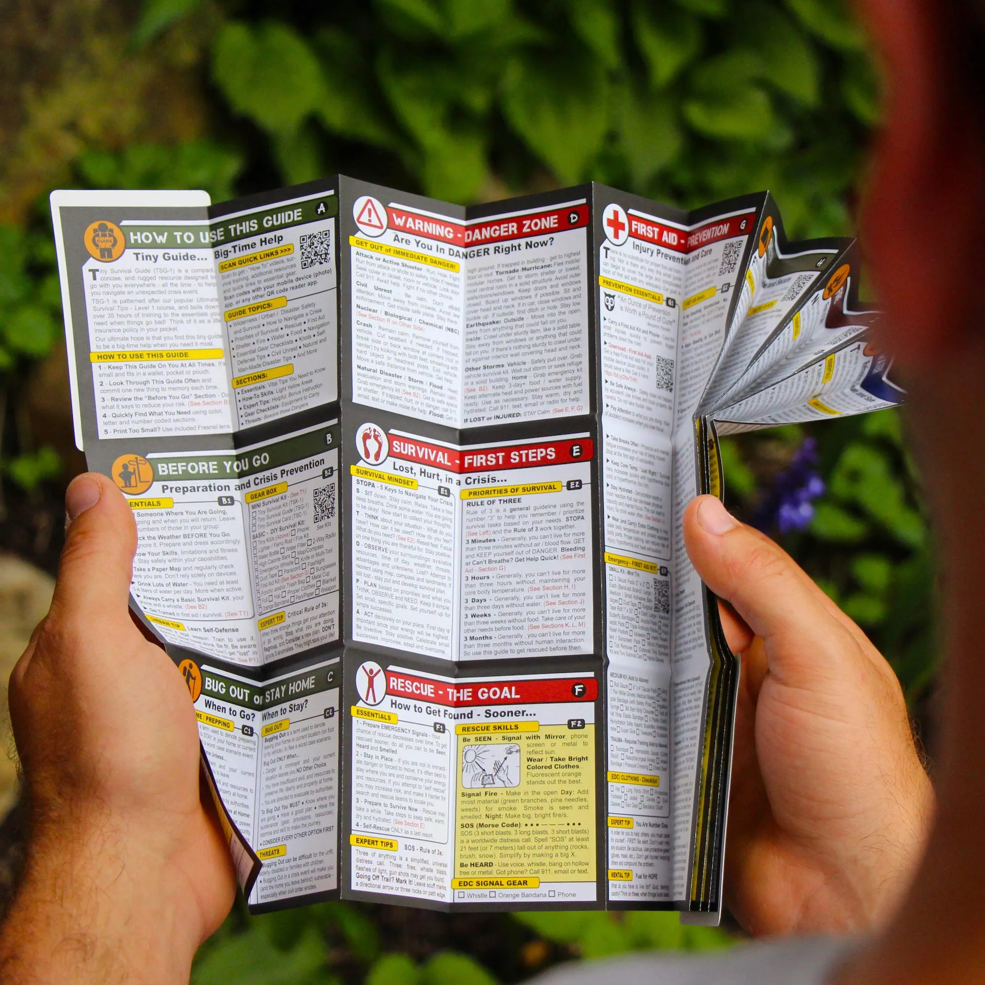 Tiny Survival Guide: A Life Insurance Policy in Your Pocket - The Ultimate "Survive Anything" Everyday Carry: Emergency, Disaster Preparedness Micro-Guide